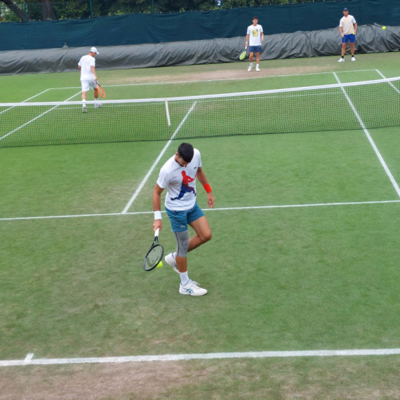 Novak trenirao na terenu pored Alkarasa FOTO