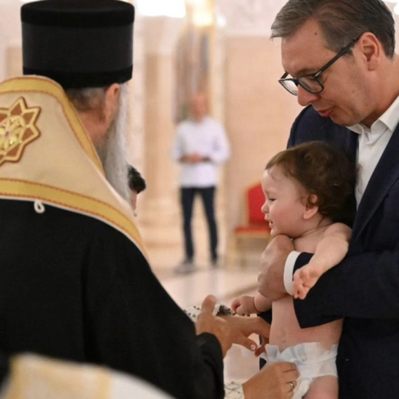 Vučić krstio malog Lazara: Preuzimam jednu od najsvetijih dužnosti FOTO