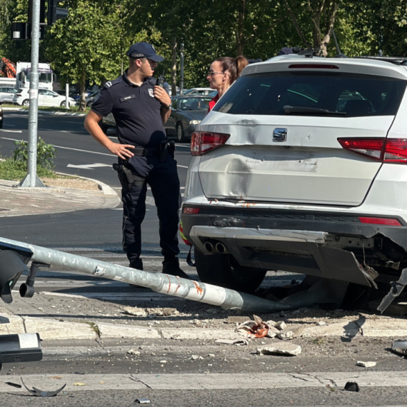 Teška saobraćajna nesreća u Beogradu: Ima povređenih; "Žena je bila bez svesti, muškarac sav krvav" FOTO
