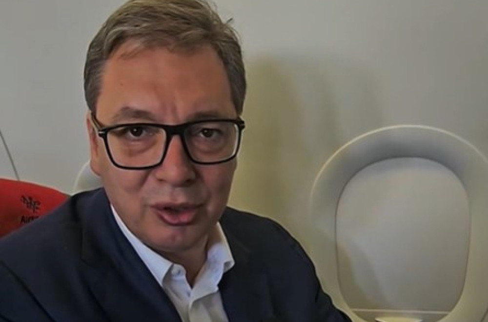 Počela dvodnevna poseta Egiptu; Vučić se javio iz aviona i obratio se mladima u Srbiji VIDEO