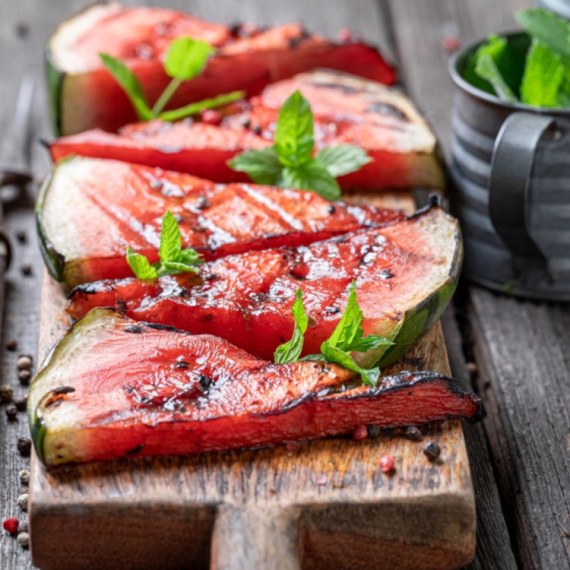 Ovaj recept je van svake pameti: Evo kako da spremite grilovanu lubenicu