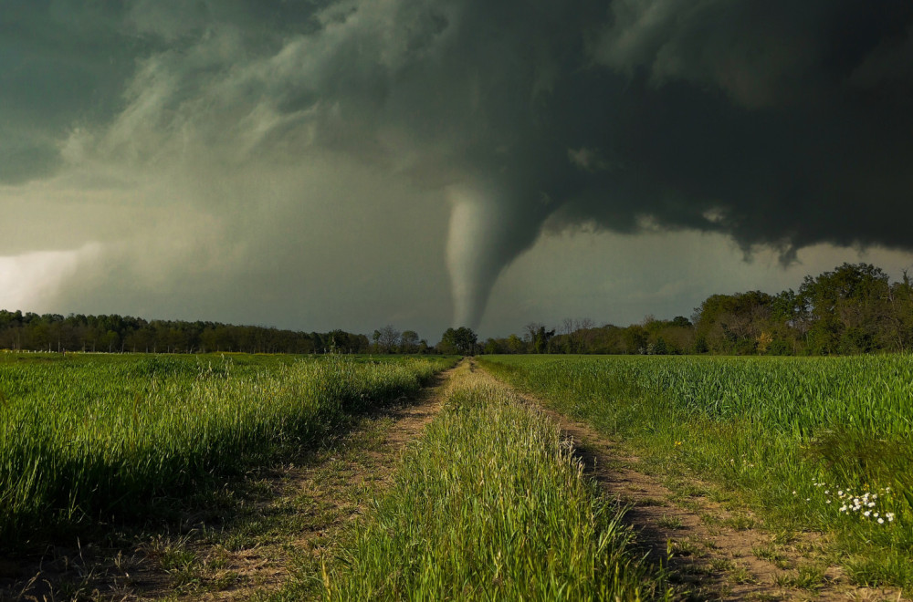 Snimljen je: Jeziv tornado u Srbiji VIDEO