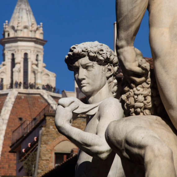 Turistkinja u Firenci simulirala odnos sa statuom: Italijani besni FOTO