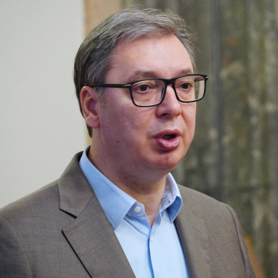 Vučić poručio iz Londona: "Očekujem Makrona u Beogradu"