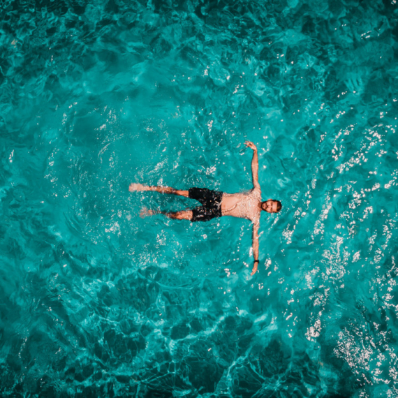 Neverovatan poduhvat Piroćanca: Plivao 7 sati, napravio krug oko ostrva u Grčkoj