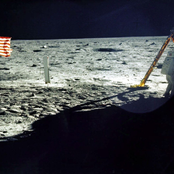 Sletanje na Mesec: Najveće dostignuće ili najveća zavera u istoriji čovečanstva? FOTO/ANKETA