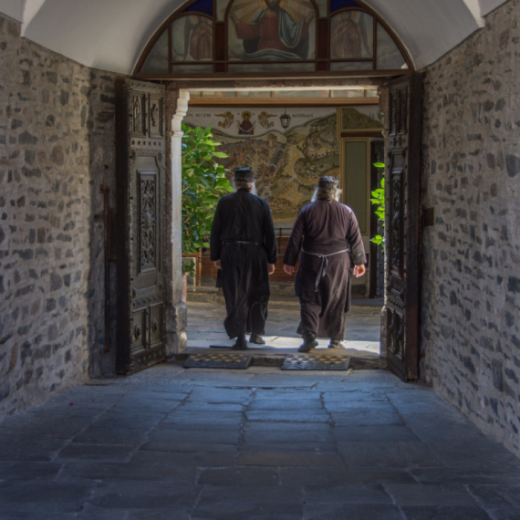 Drama on Mount Athos: The police requests to enter, the monks have barricaded themselves