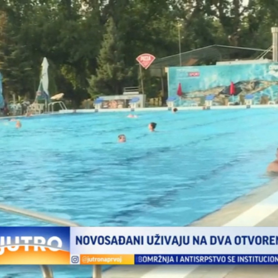 Novosađani uživaju na dva otvorena bazena VIDEO
