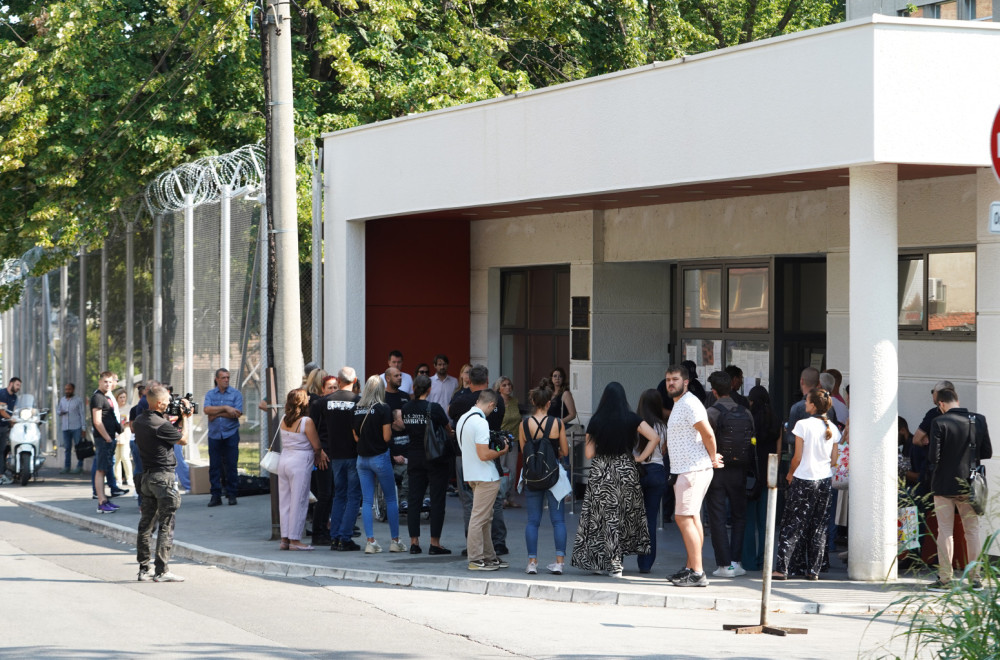 Drama in front of the prison because of Blažić: "You're not ashamed? Should we break down the door?"