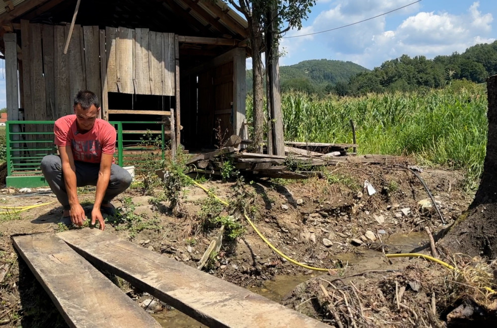 Ostala je pustoš; "Voda ulazila u kuću čak i kroz zatvorene prozore" FOTO/VIDEO