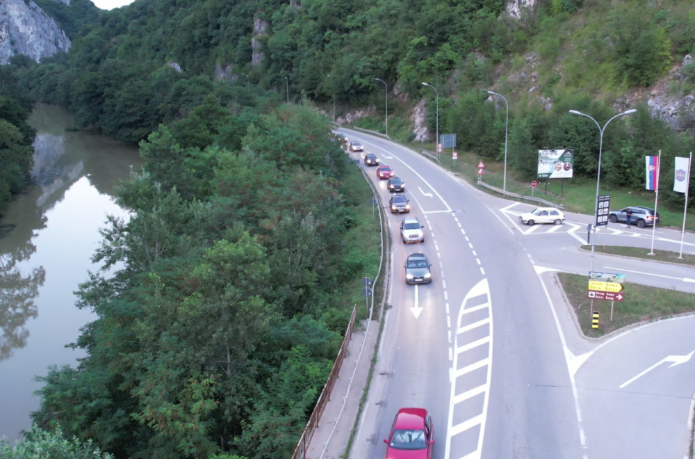 Haos na putu: Kolone dugačke preko pet kilometara FOTO