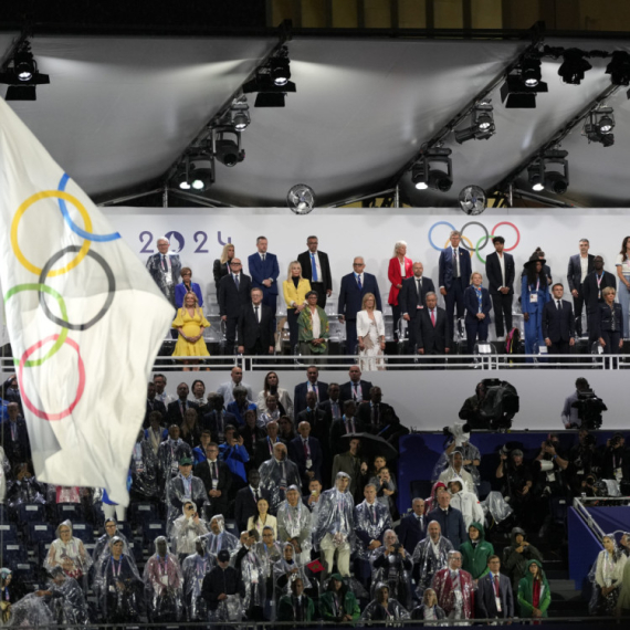 Još jedan gaf: Olimpijsku zastavu okrenuli naopako! VIDEO