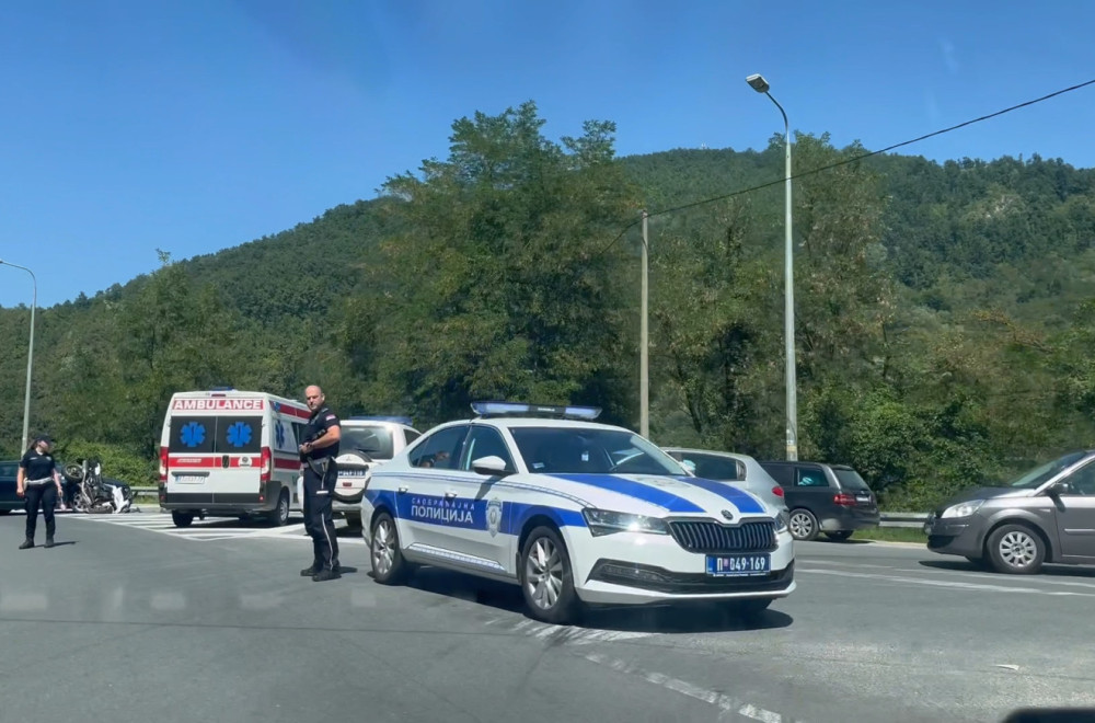 Normalizovan saobraćaj nakon udesa na Autokomandi FOTO