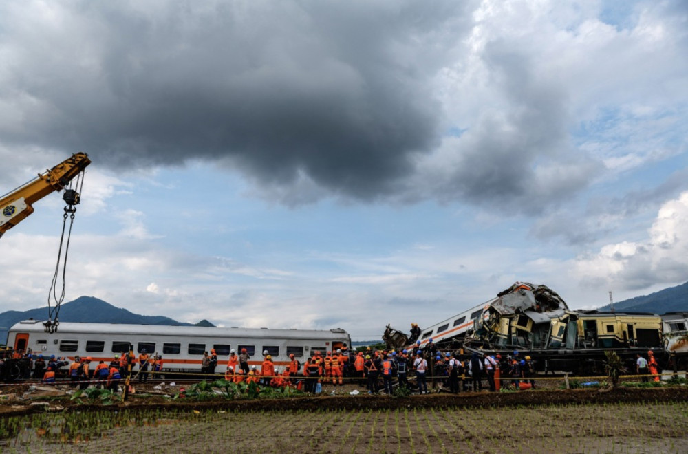 Total disaster: A train with 1,000 passengers derailed; More than 100 people injured VIDEO