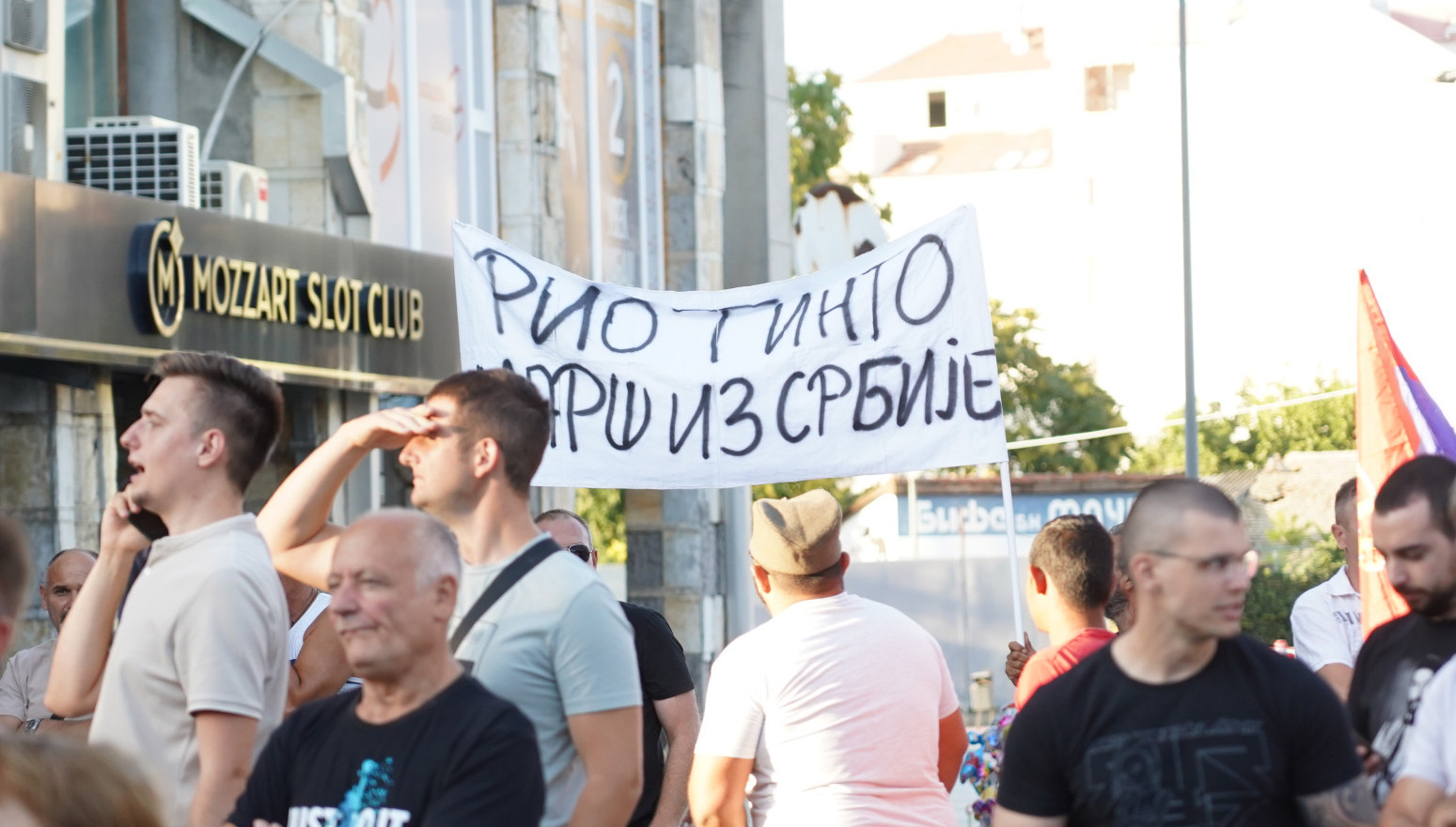 Poruka sa protesta u Loznici: Ne želimo pruge, ne želimo puteve, ne želimo internet VIDEO