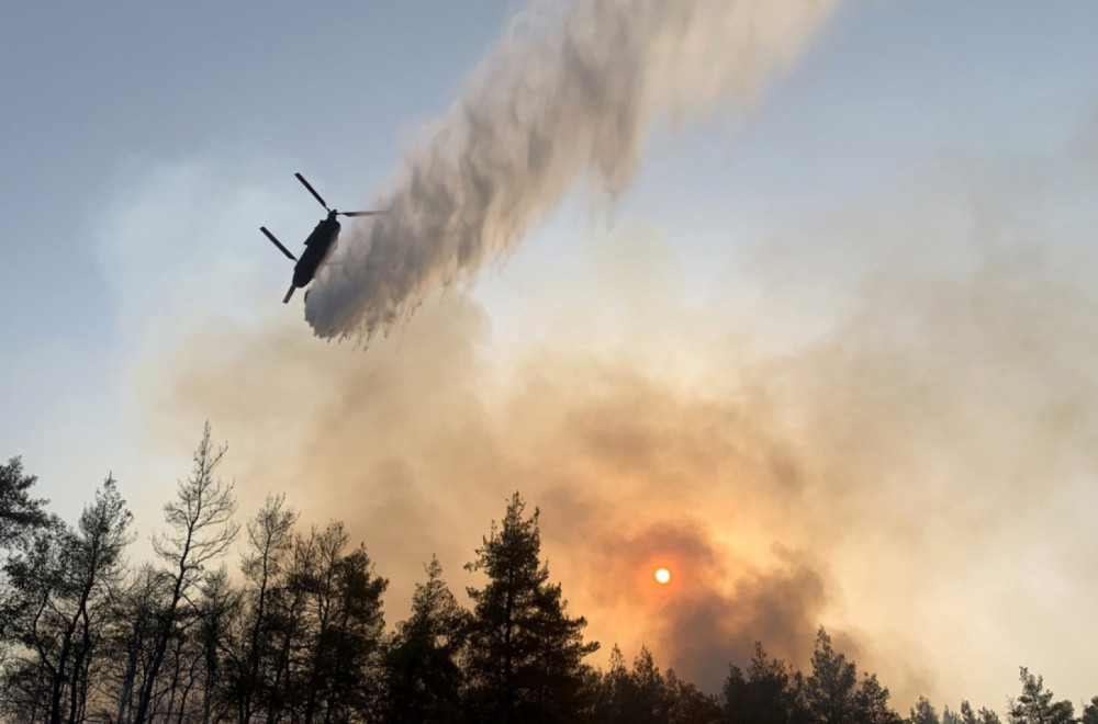 Srbija gori; Dignuti helikopteri