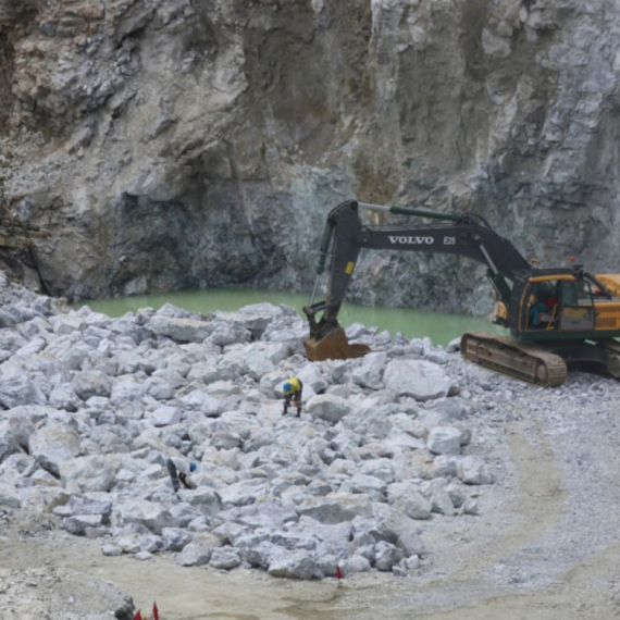 Dekanka Rudarsko-geološkog fakulteta: Jadarit može potpuno bezbedno da se kopa!