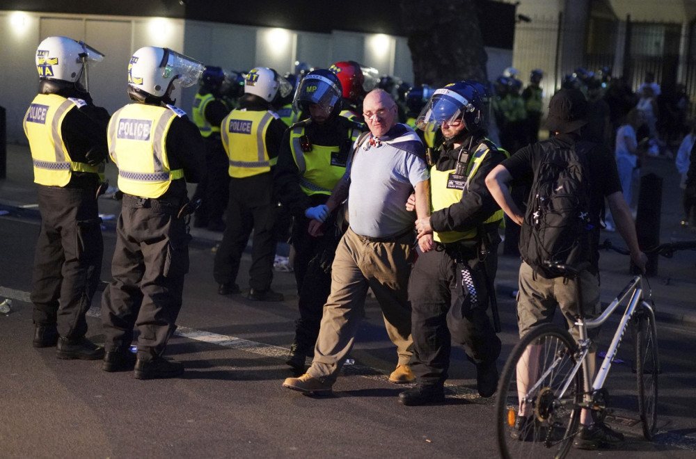 Protesti zbog ubistva dece: Sukobi policije i demonstranata u Londonu VIDEO