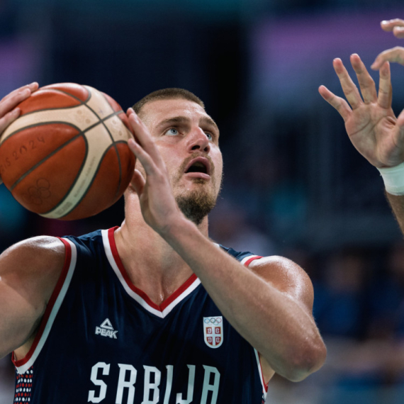 Dobar košarkaški, težak bokserski dan: Đoković rutinski, basketaši šokirali – strelci svetla tačka