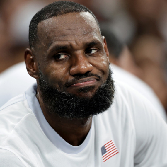 Lebron "plače" po društvenim mrežama, smejaćete se kada vidite zašto FOTO