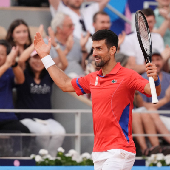 Neuništiv! Novak jači od Cicipasa i bola u kolenu za novo polufinale!