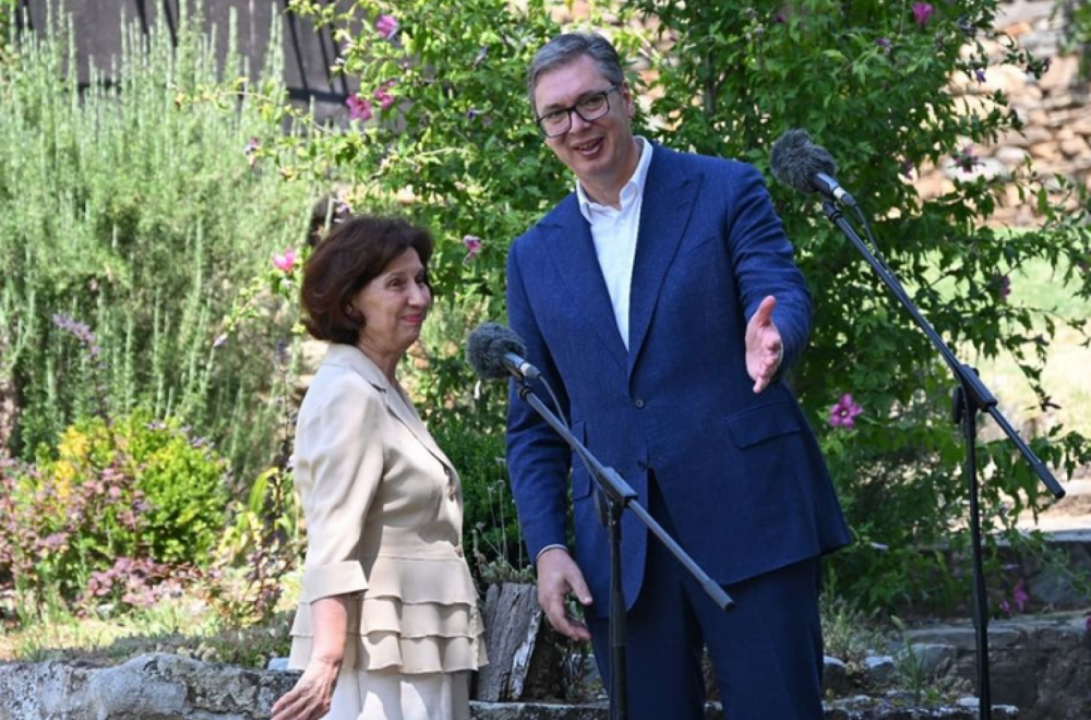 Vučić poručio predsednici Severne Makedonije: "Uvek ste dobrodošli, osećajte se kao u svojoj kući" FOTO