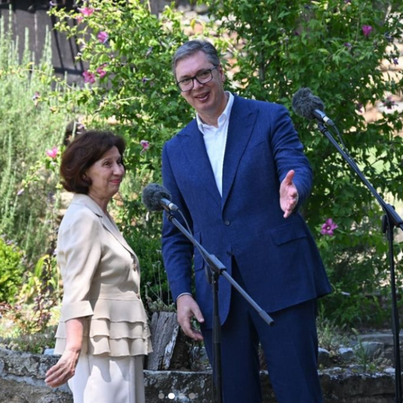 Vučić poručio predsednici Severne Makedonije: "Uvek ste dobrodošli, osećajte se kao u svojoj kući" FOTO