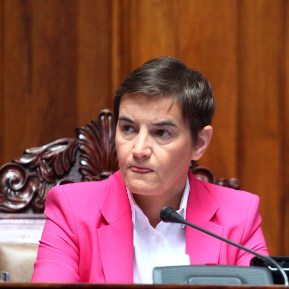 Brnabić odgovorila činjenicama: "Kažu da je razgovor namešten, a govornica na protestu prisutna"