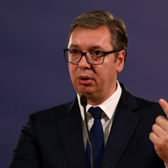 Beže od Vučića kao đavo od krsta: Opozicija pokušava da spreči predsednika da dođe u Skupštinu VIDEO