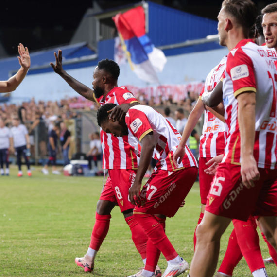 Zvezda ubedljiva, debi golovi Milsona i Elšnika – "delije" napustile stadion