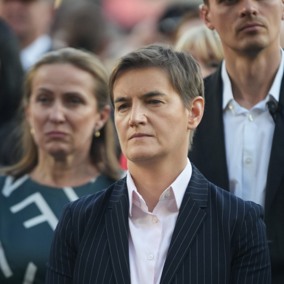 Brnabić odgovorila Đilasu: Kad ste Vi dobijali milione, plate medicinskih sestara su bile 286 evra