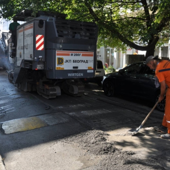 Počeli radovi na sanaciji ovog kolovoza