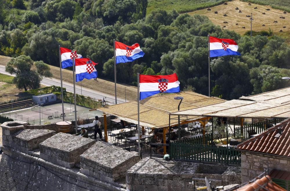 Mediji: Šolak poslao novinara u Knin da hvali Hrvatsku vojsku na dan stradanja Srba VIDEO