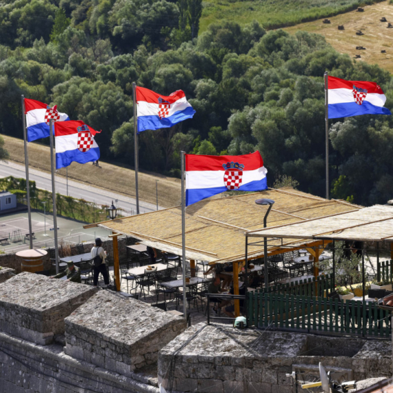 Mediji: Šolak poslao novinara u Knin da hvali Hrvatsku vojsku na dan stradanja Srba VIDEO