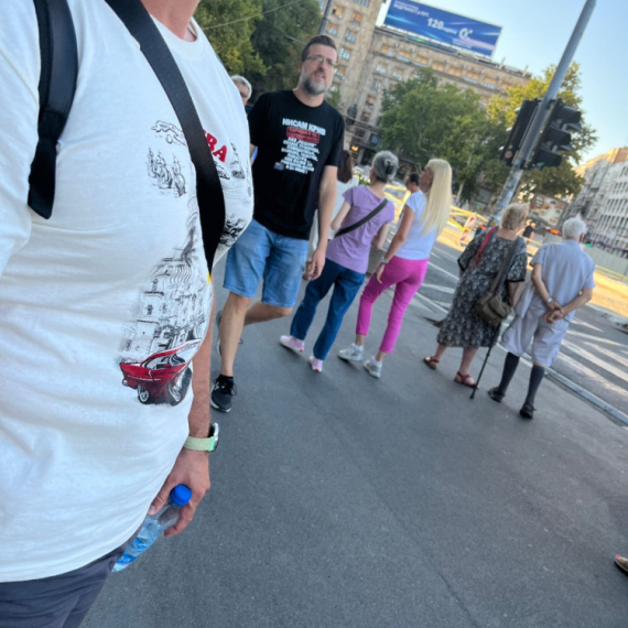 Nasilnik sa vešalima ponovo na protestu: Nogo upućivao jezive pretnje Vučiću FOTO