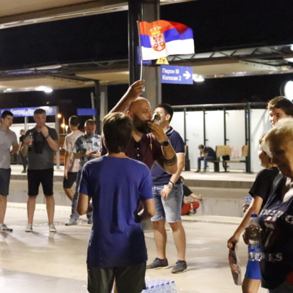 Blokirane dve železničke stanice; Haos na Gazeli; Na protestu bili i Albanci