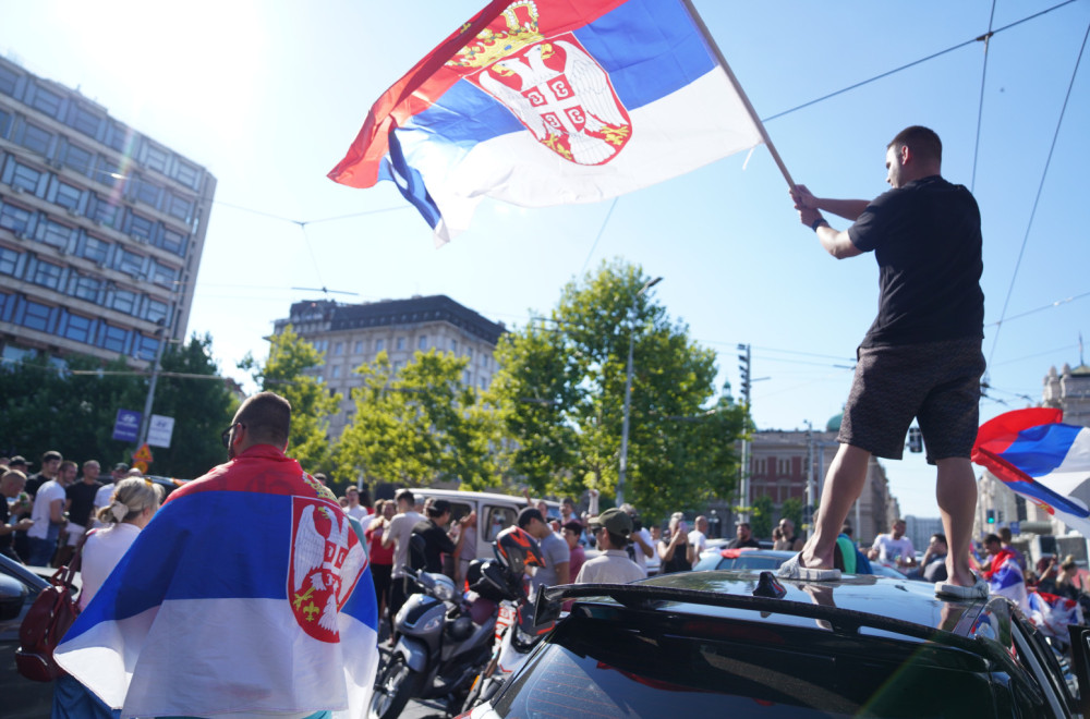 Beograđani proslavljaju pobedu vaterpolista, a Nova piše da podržavaju nasilne proteste njihovog gazde Šolaka