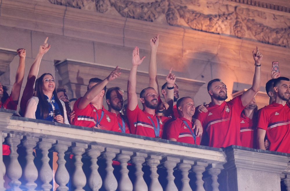 Šolak širi mržnju prema svemu srpskom: Opozicioni mediji ne prestaju sa napadima na Jokića i "orlove" FOTO