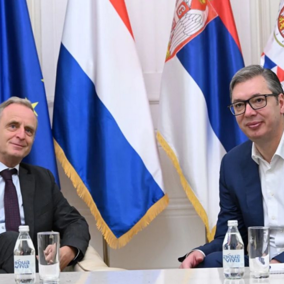 Vučić primio u oproštajnu posetu ambasadora Holandije: Zahvalio sam na dobroj saradnji FOTO