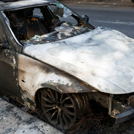 Zapalio se automobil kod Šida: Jedna osoba stradala u plamenu