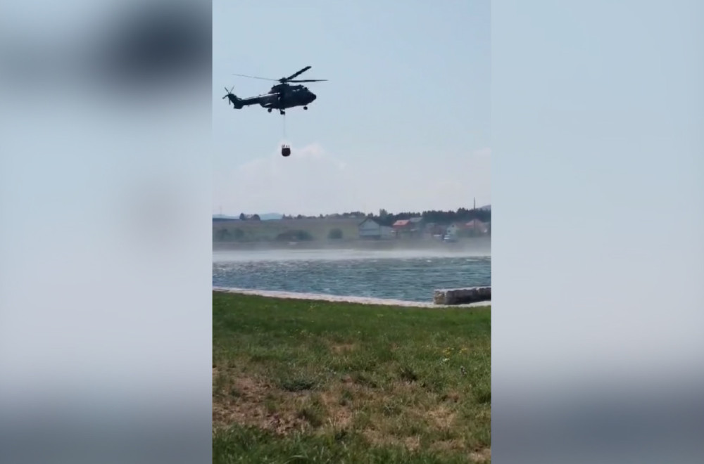 Lokalizovan požar kod Sjenice: U pomoć stigli i helikopteri Vojske Srbije VIDEO