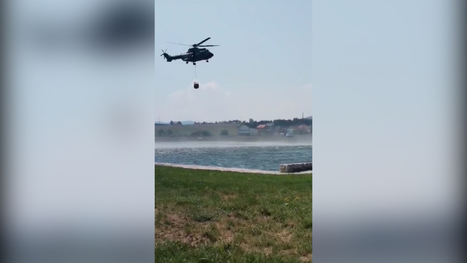 Lokalizovan požar kod Sjenice: Helikopteri Vosjke Srbije pomogli u gašenju buktinje VIDEO