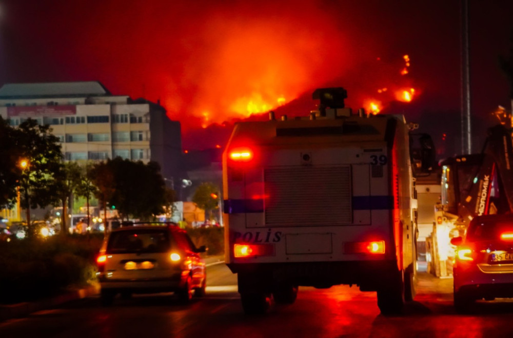 Opšta panika: Vatra guta kuće FOTO/VIDEO