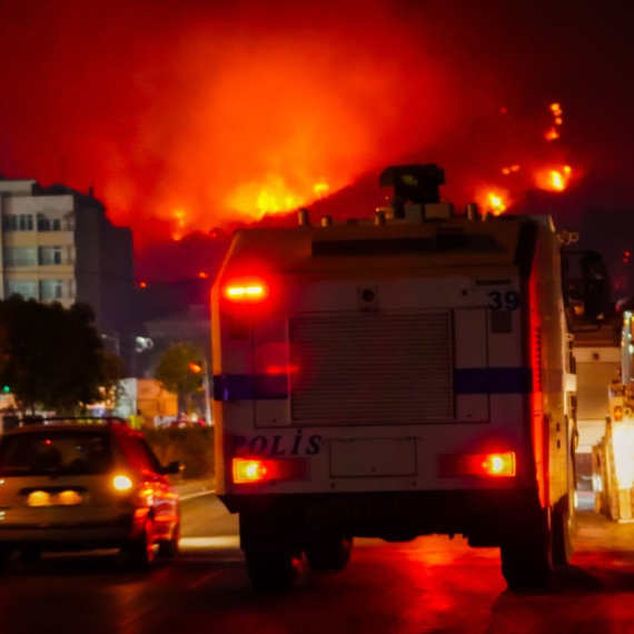 Opšta panika: Vatra guta kuće FOTO/VIDEO