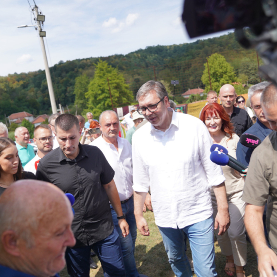 Vučić: Ogroman novac ubačen u zemlju sa ciljem da me ruše