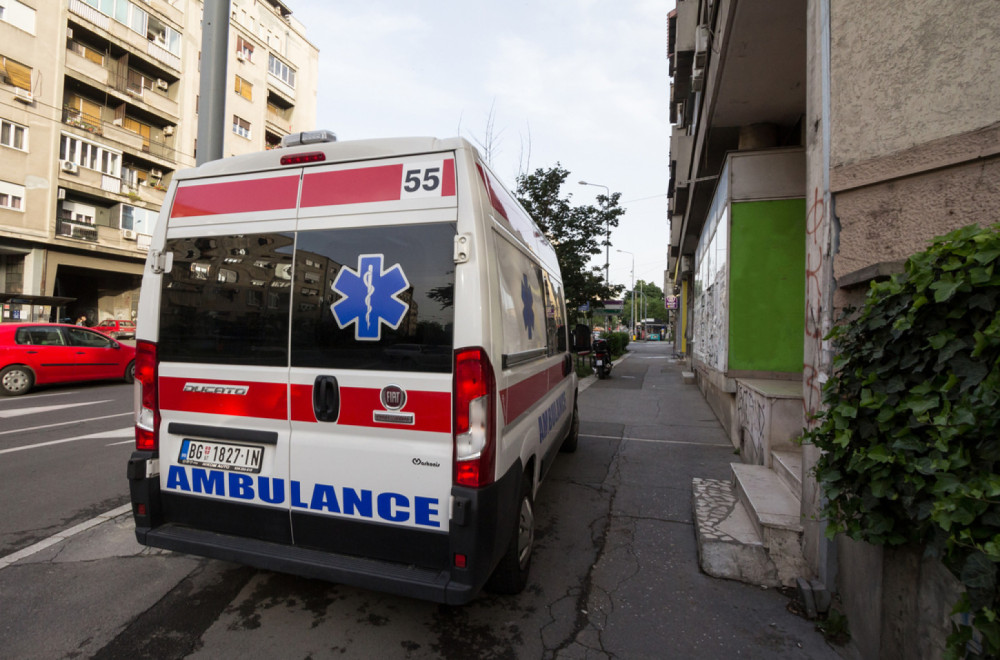 Oboren pešak u Nišu: Policija i Hitna pomoć na terenu FOTO