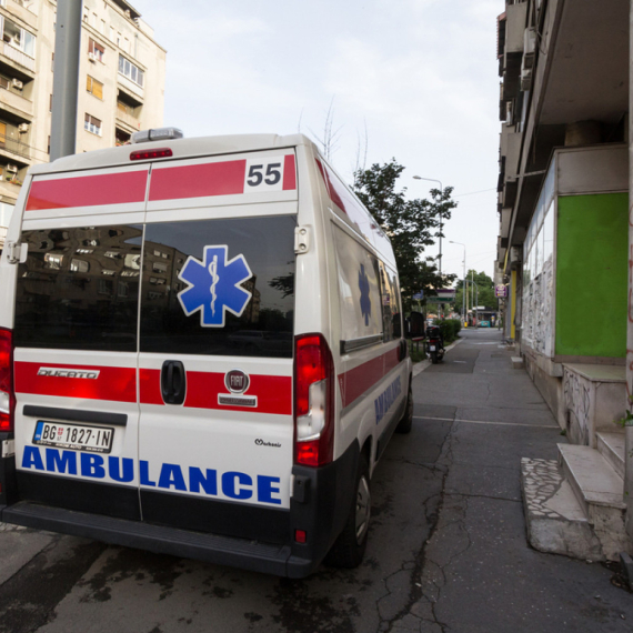 Oboren pešak u Nišu: Policija i Hitna pomoć na terenu FOTO