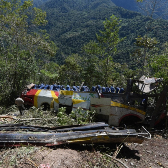 Autobus udario u stenu: 14 poginulih