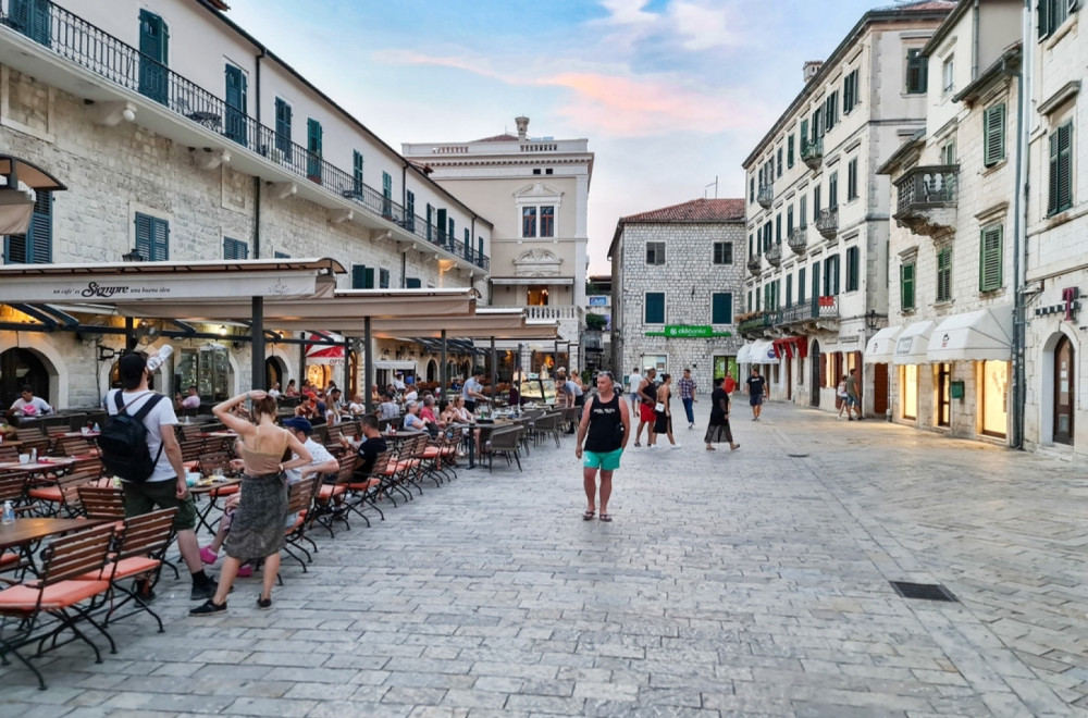 Kotor dobio novi kružni tok, a ljudi novi predmet podsmeha: "Ovo hipnotiše" FOTO