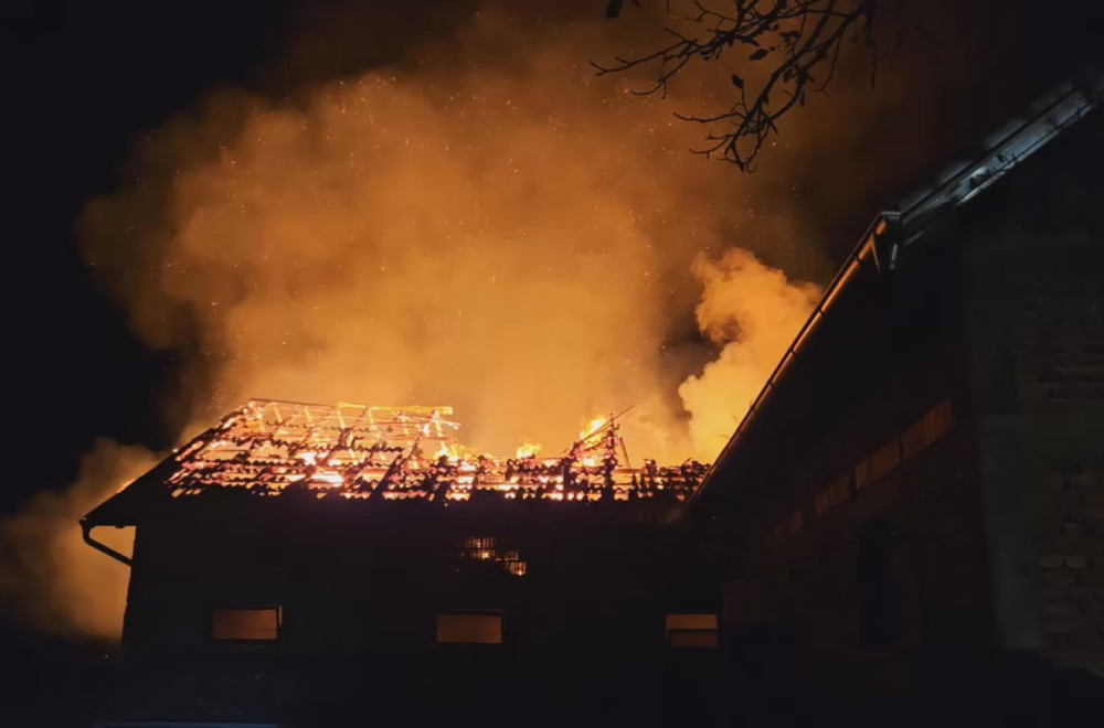 Vatra gutala pomoćne objekte: Izbio veliki požar